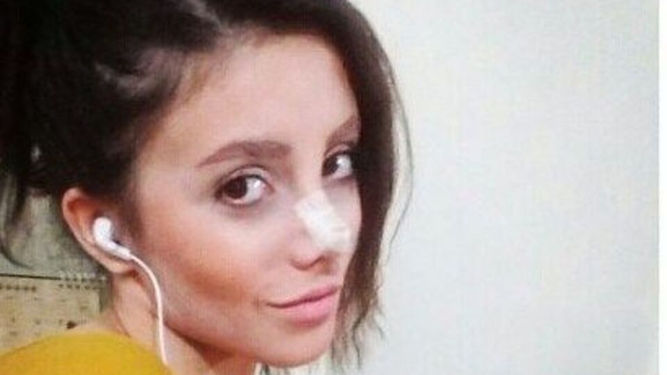 Іранка змінювала обличчя за допомогою фоторедакторів