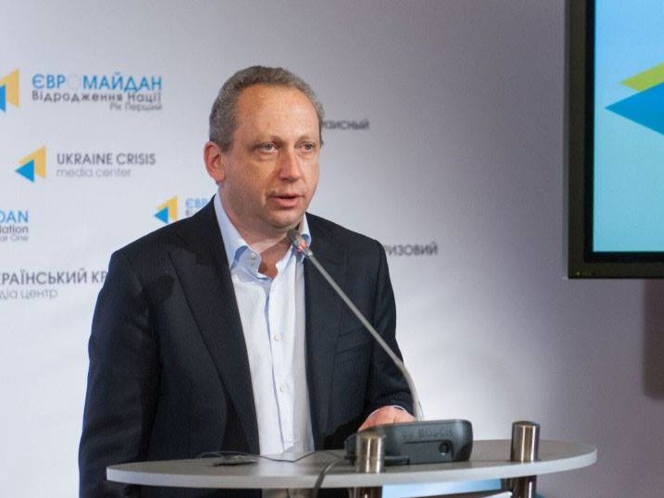 По словам Рабиновича, в РФ была реакция "мы все отрицаем, а своих не сдаем"