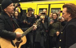 U2 спели на линии берлинского метро с таким же названием