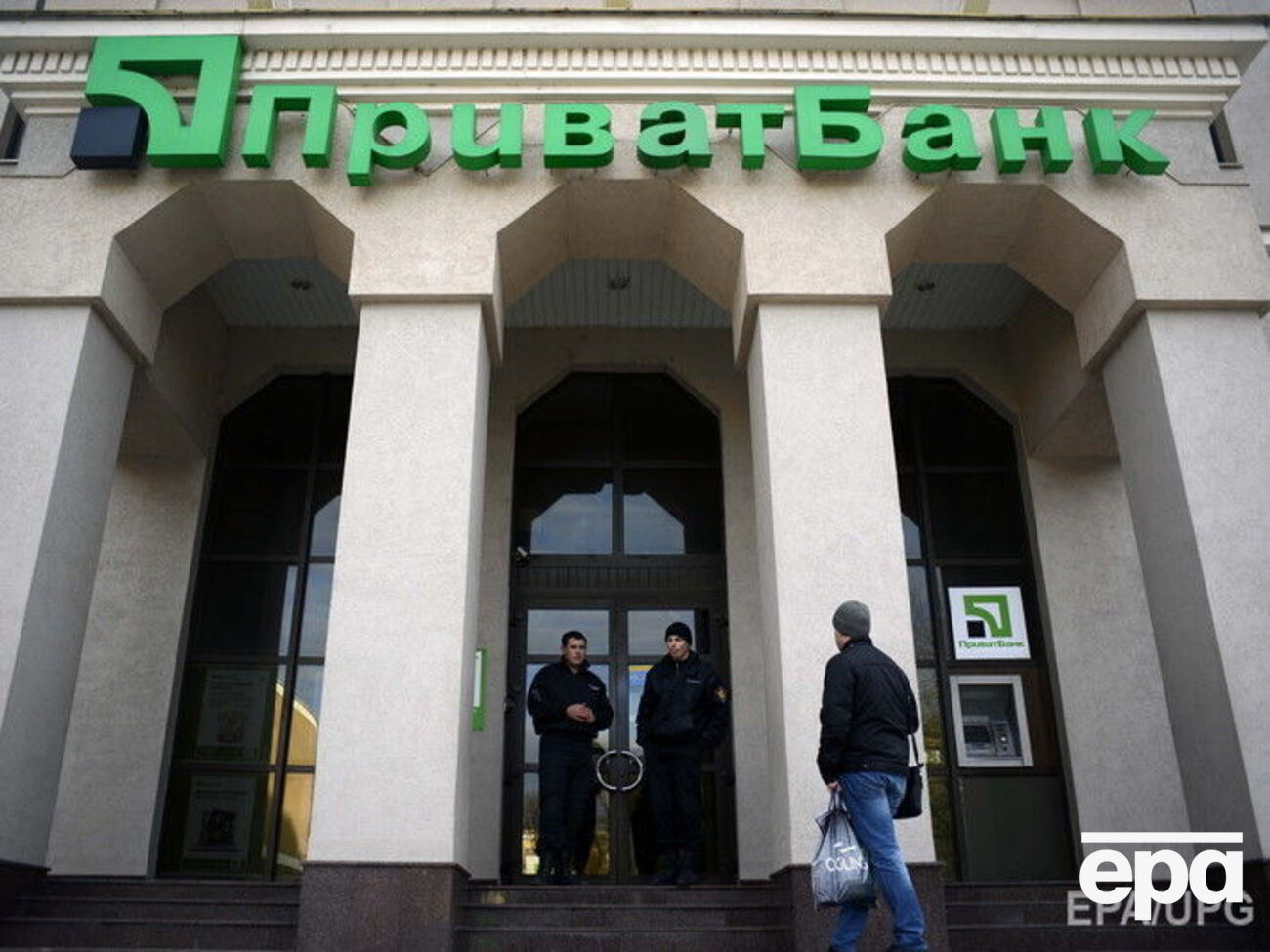 В "ПриватБанке" следователи изучили документы, но ничего не изымали