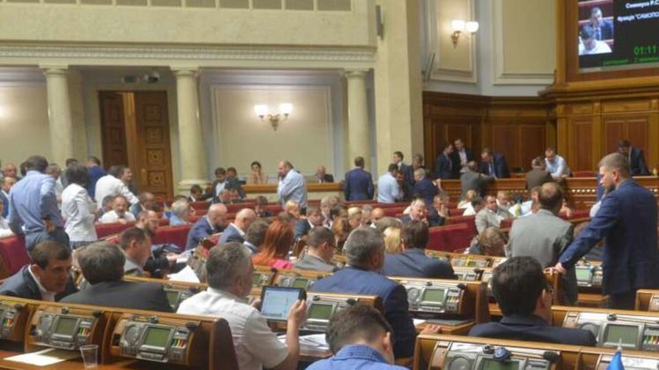 "За" проголосовали 244 нардепа