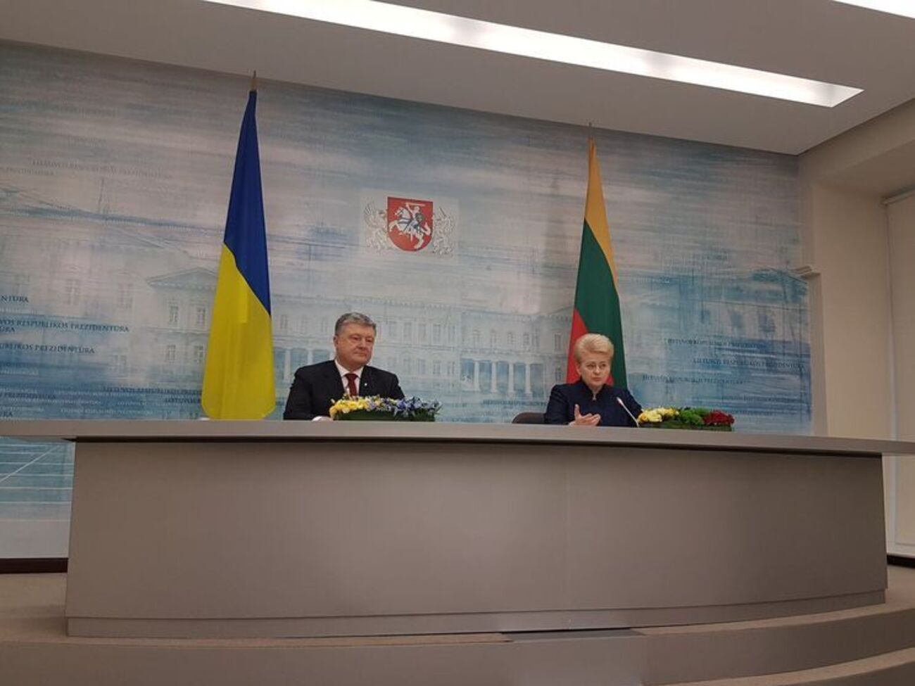 Порошенко поінформував Грібаускайте про створення "групи друзів деокупації Криму"
