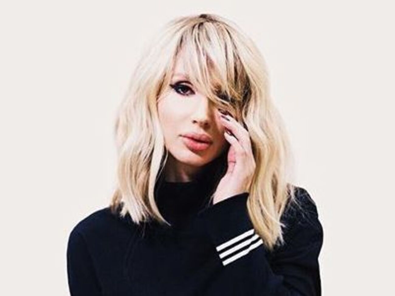 Loboda показала момент вручення їй премії "Муз-ТВ"