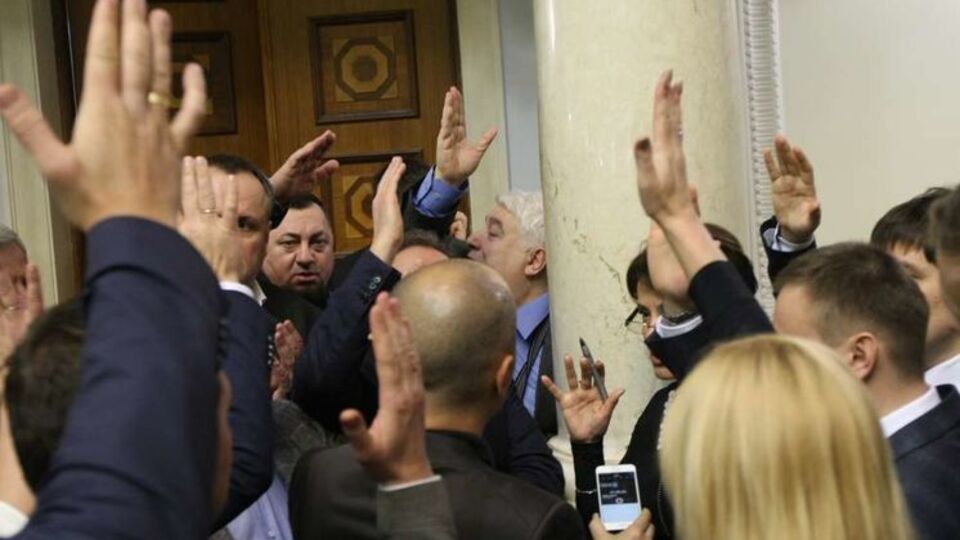 Поправки можуть вплинути на бізнес "човників", пише "Інтерфакс-Україна"