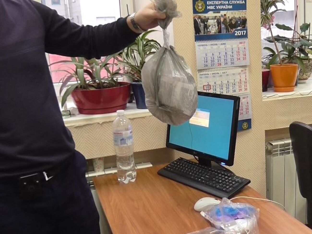Документы были сложены в урны