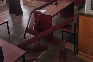 В результате беспорядков повреждено имущество суда