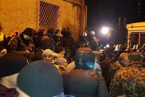 Силовики оцепили кордоном здание СБУ