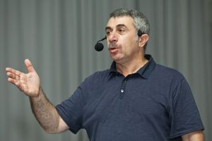 Евгений Комаровский считает, что необходимо привиться от кори