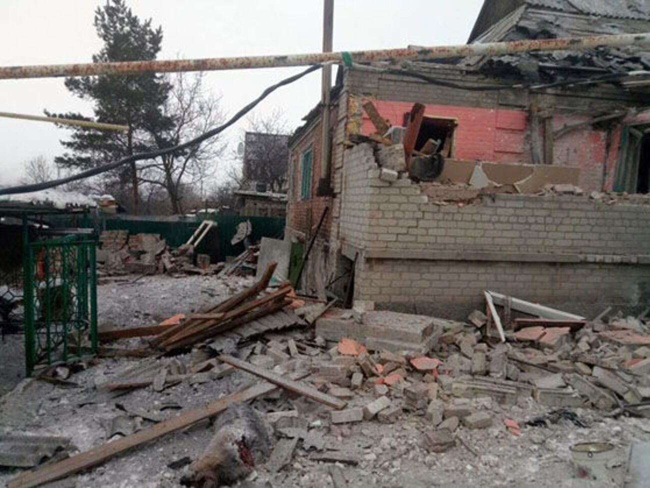 За минулу добу в Авдіївці від обстрілу постраждали кілька будинків