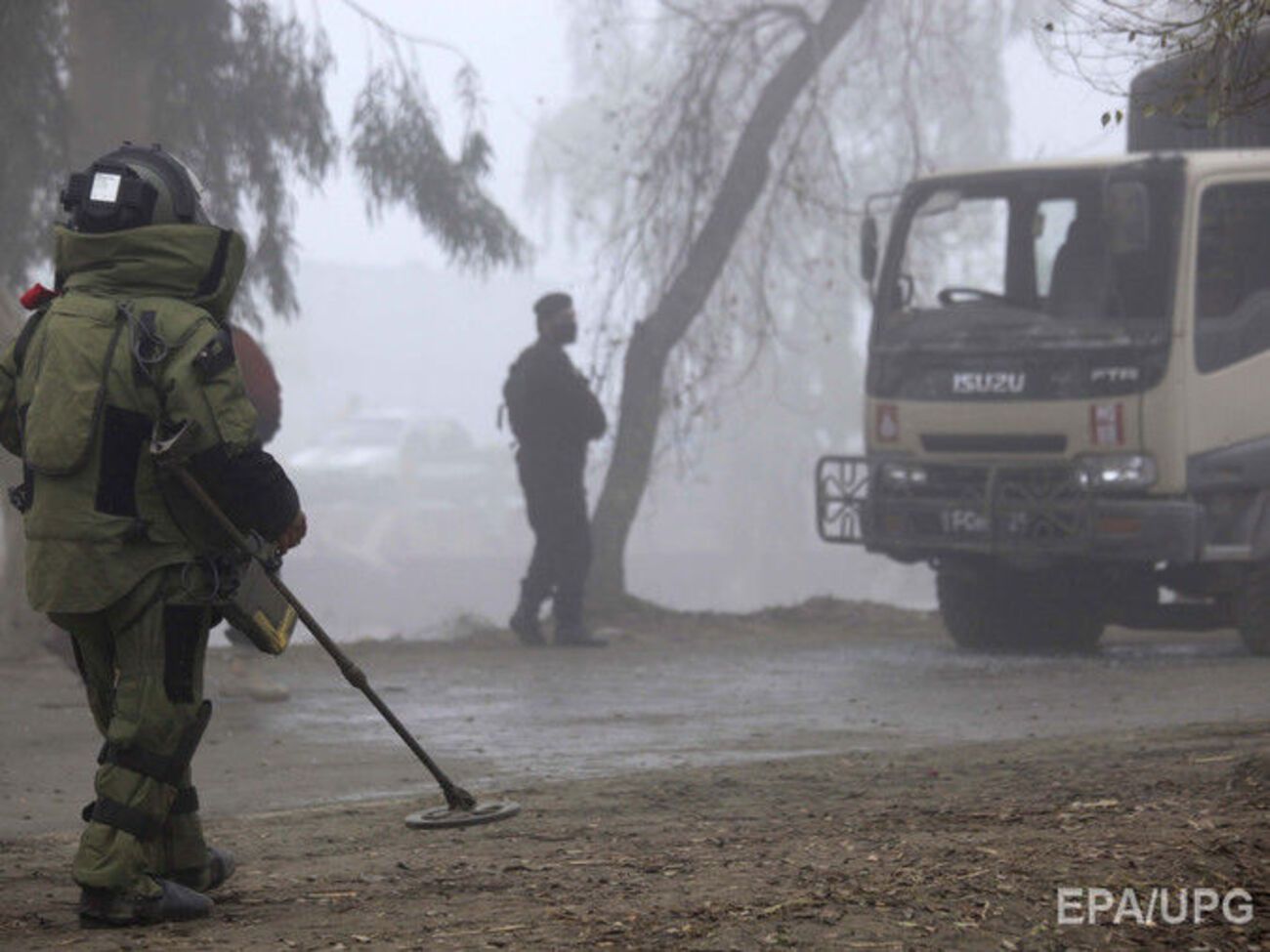 У Пакистані невідомі підірвали військовий автомобіль. Фоторепортаж