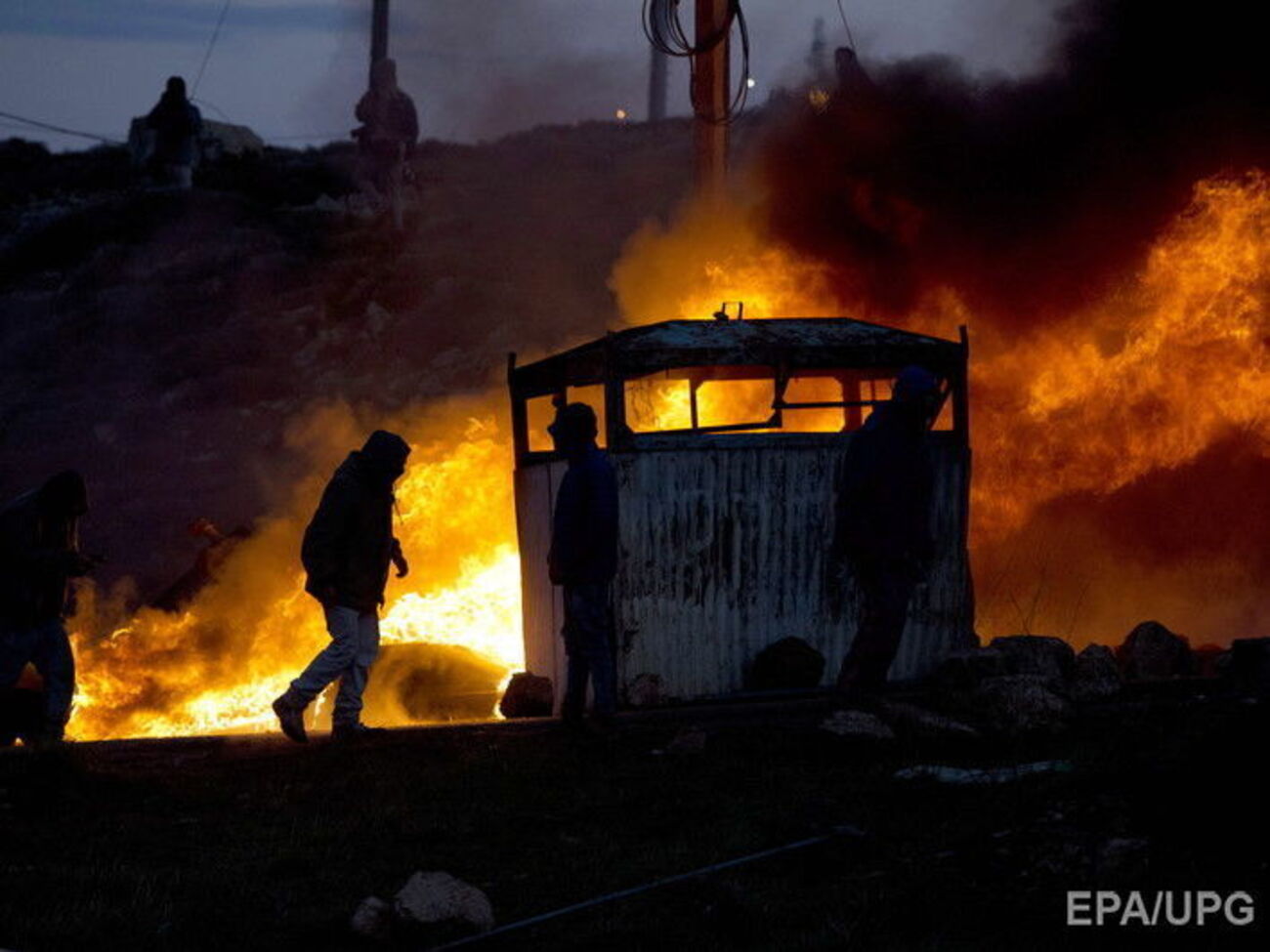 Активисты протестуют против эвакуации из незаконного еврейского поселения. Фоторепортаж