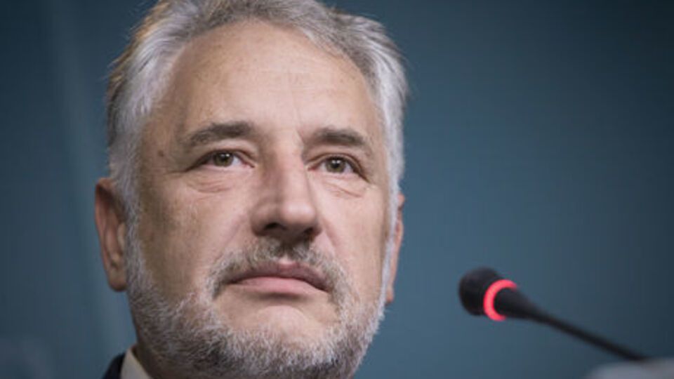 Жебривский: Люди в Авдеевке нуждаются в одеялах и теплых вещах