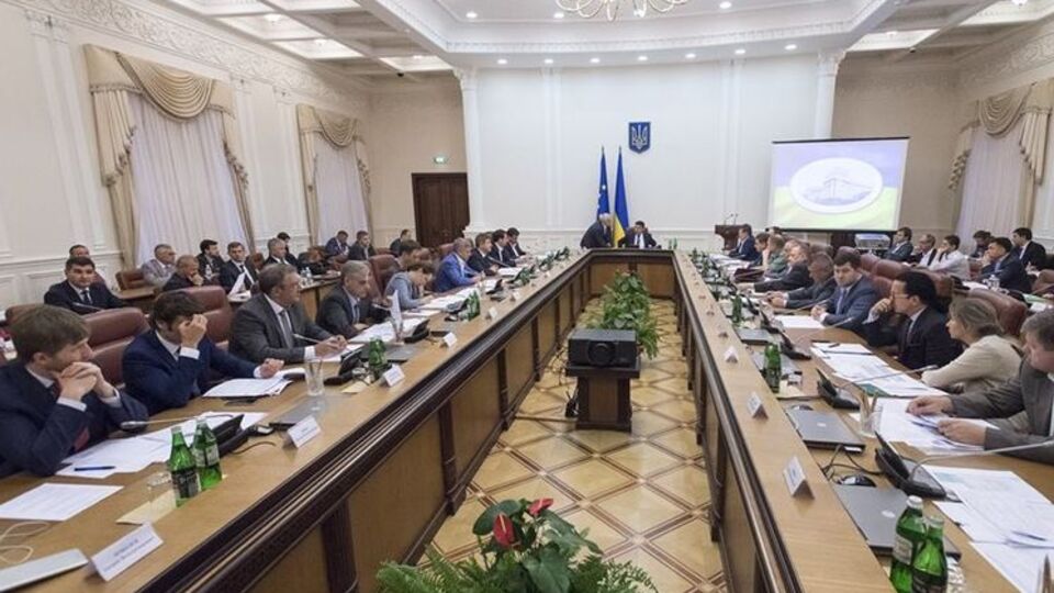 Український уряд ухвалив рішення докапіталізувати "Ощадбанк" і "Укрексімбанк"