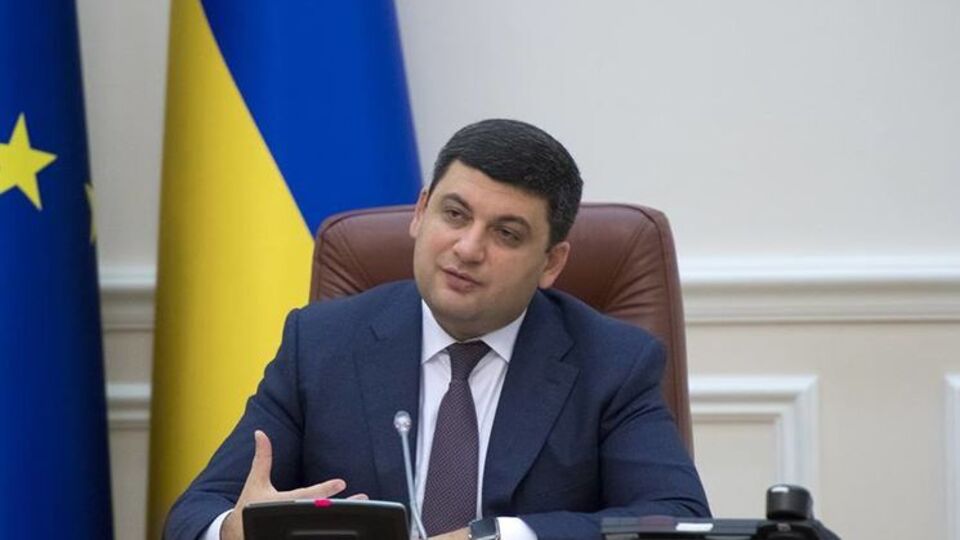 Гройсман: Тримаємо кулаки, щоб був збережений режим тиші та спокій прийшов до людей у хату