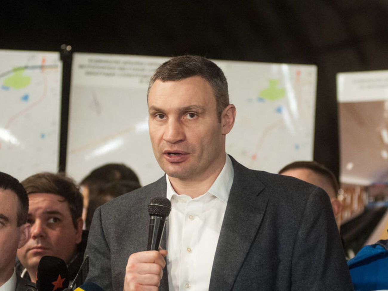 Виталий Кличко оценивает строительство двух станций на Виноградарь в 5 млрд грн