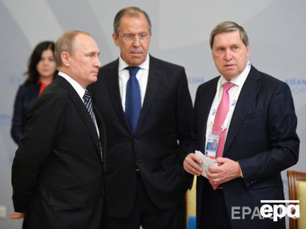 Ушаков (крайній праворуч) назвав загострення в Авдіївці "провокацією" Києва