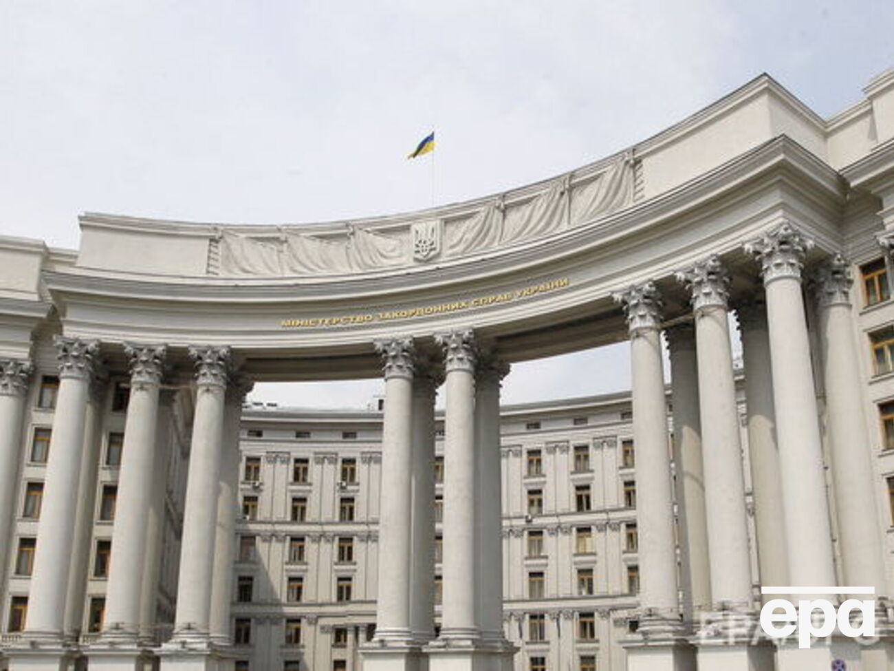 Из-за указа Трампа изменился порядок получения украинцами виз США, сообщили в МИД Украины