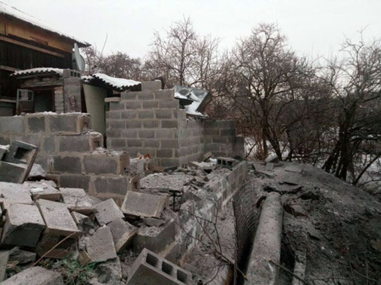 У результаті обстрілу Авдіївки загинула мирна мешканка, ще один громадянин отримав осколкові поранення