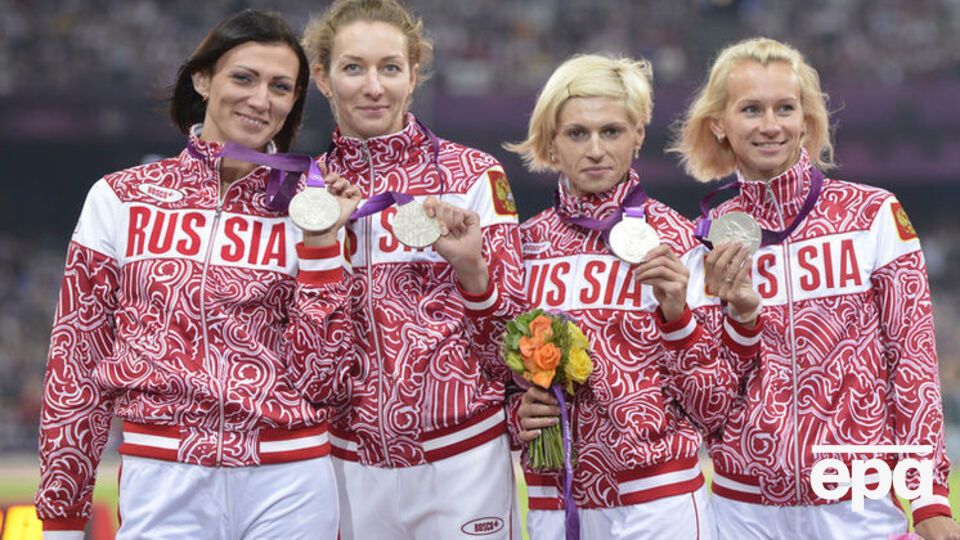 Усю російську четвірку позбавлять нагород через спійману на допінгу Кривошапко (друга зліва)