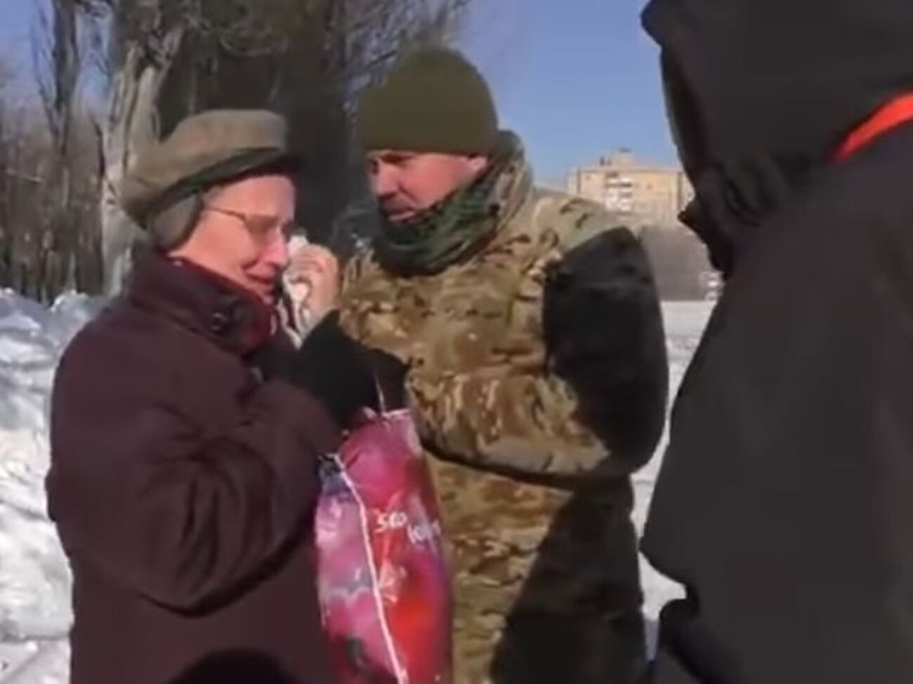 Жительница Авдеевки попросила украинскую армию "не сдавать" город