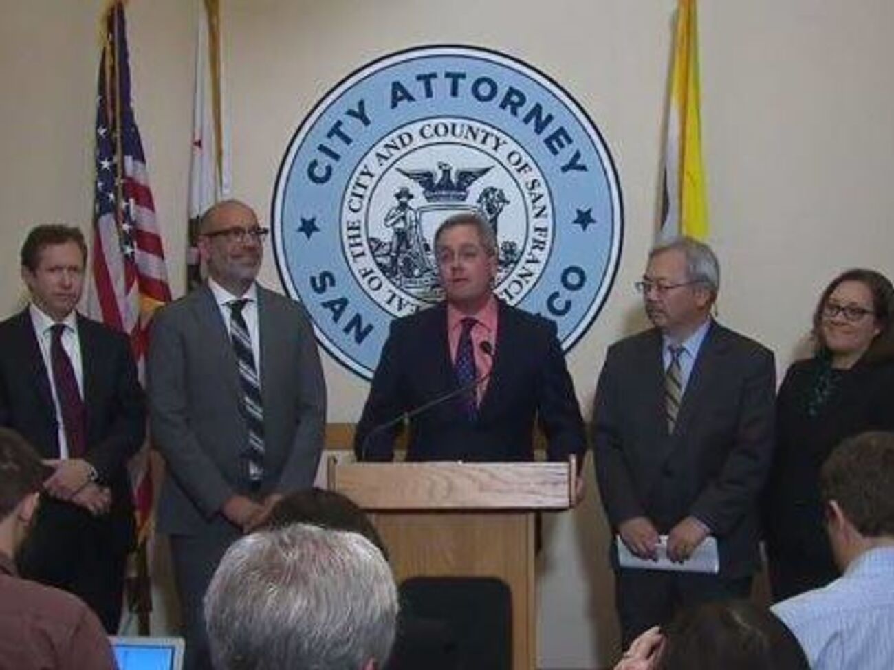 Прокурор города Сан-Франциско&nbsp;просит суд признать указ Трампа неконституционным и&nbsp;превышающим полномочия президента