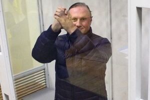 Ефремов пожаловался журналистам, что в камере тесно