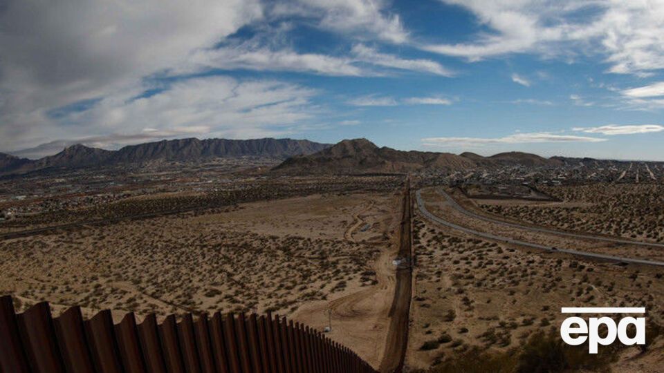 Будівництво стіни може початися восени 2017 року