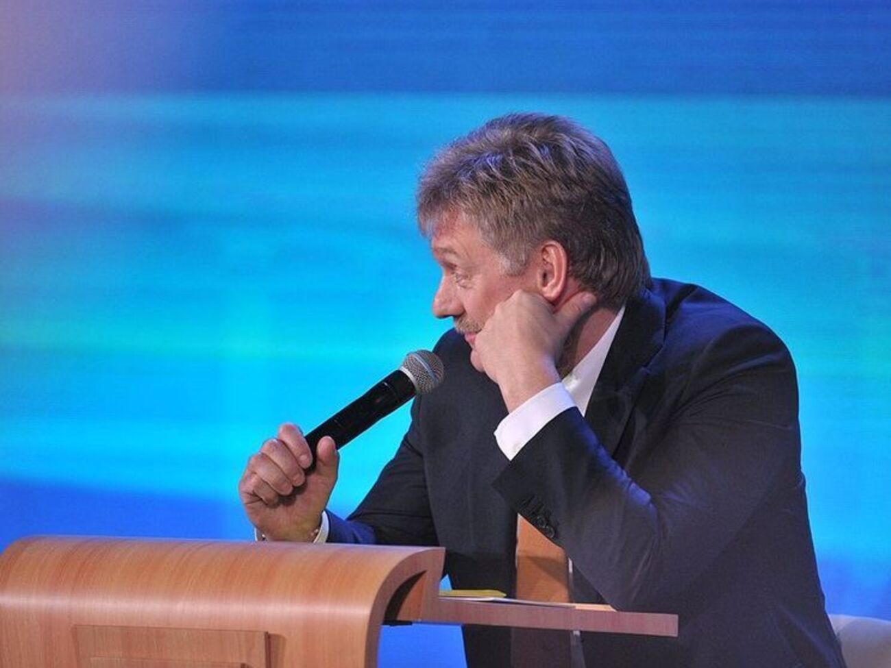Песков: По официальным каналам никакие добровольцы из России на Донбасс&nbsp;не отправляются