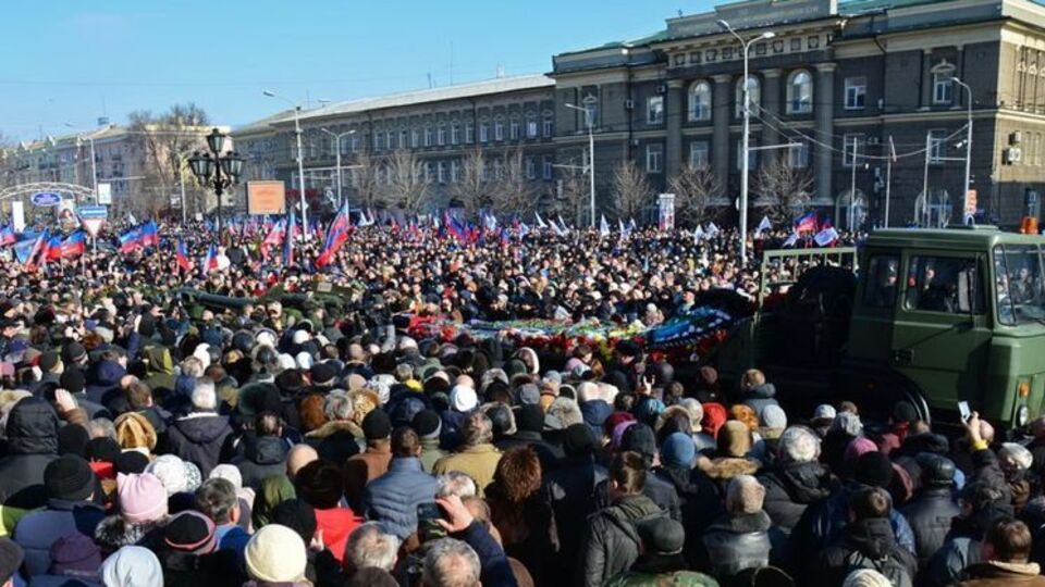 С Гиви прощались в центре Донецка