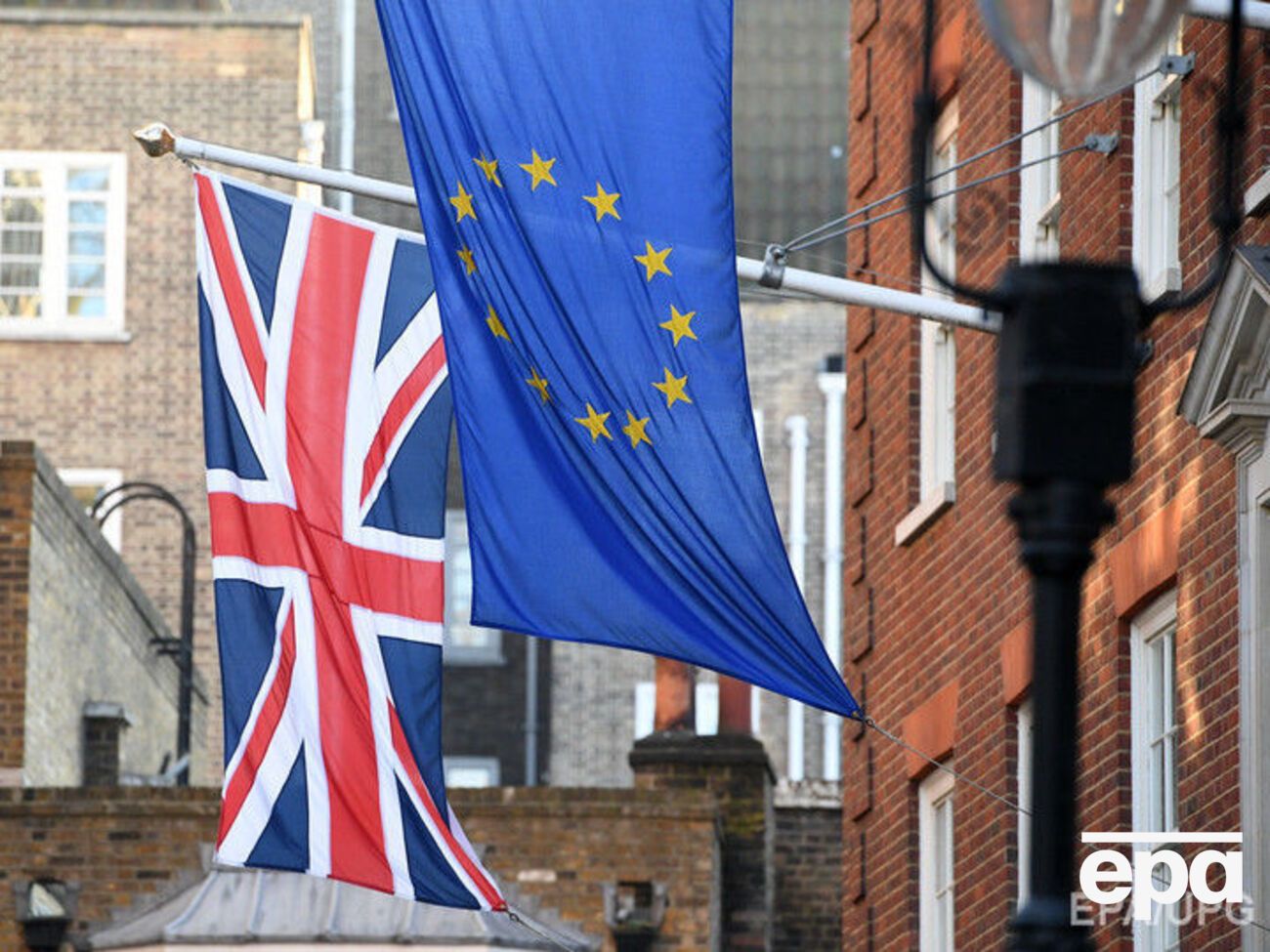 Переговорщики по&nbsp;Brexit договорились о меньшей компенсации от Великобритании, чем хотели Франция и Германия