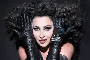 Лолита показала "подправленное" лицо