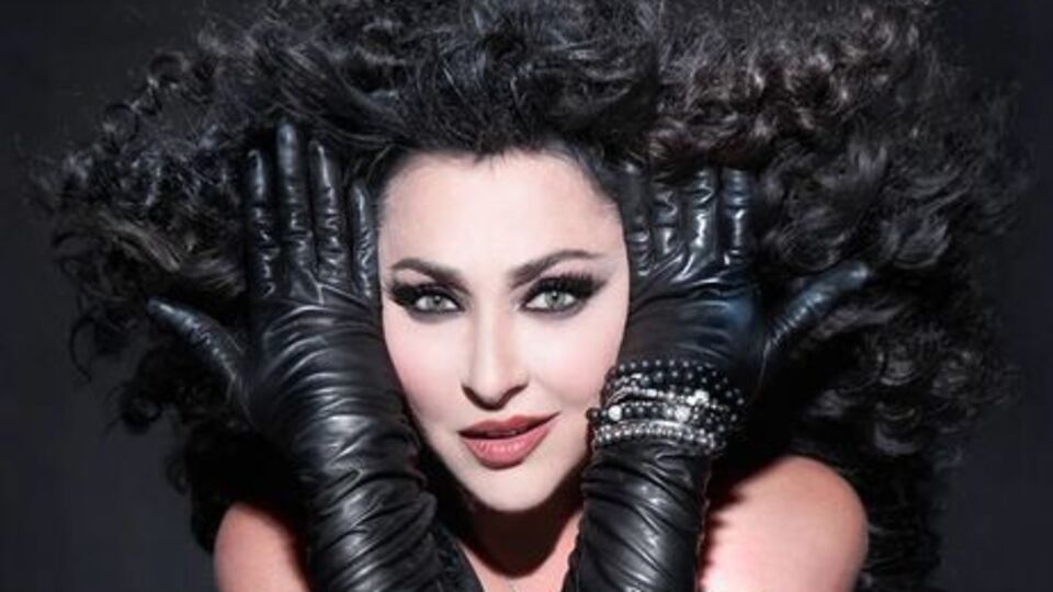 Лоліта показала "підправлене" обличчя