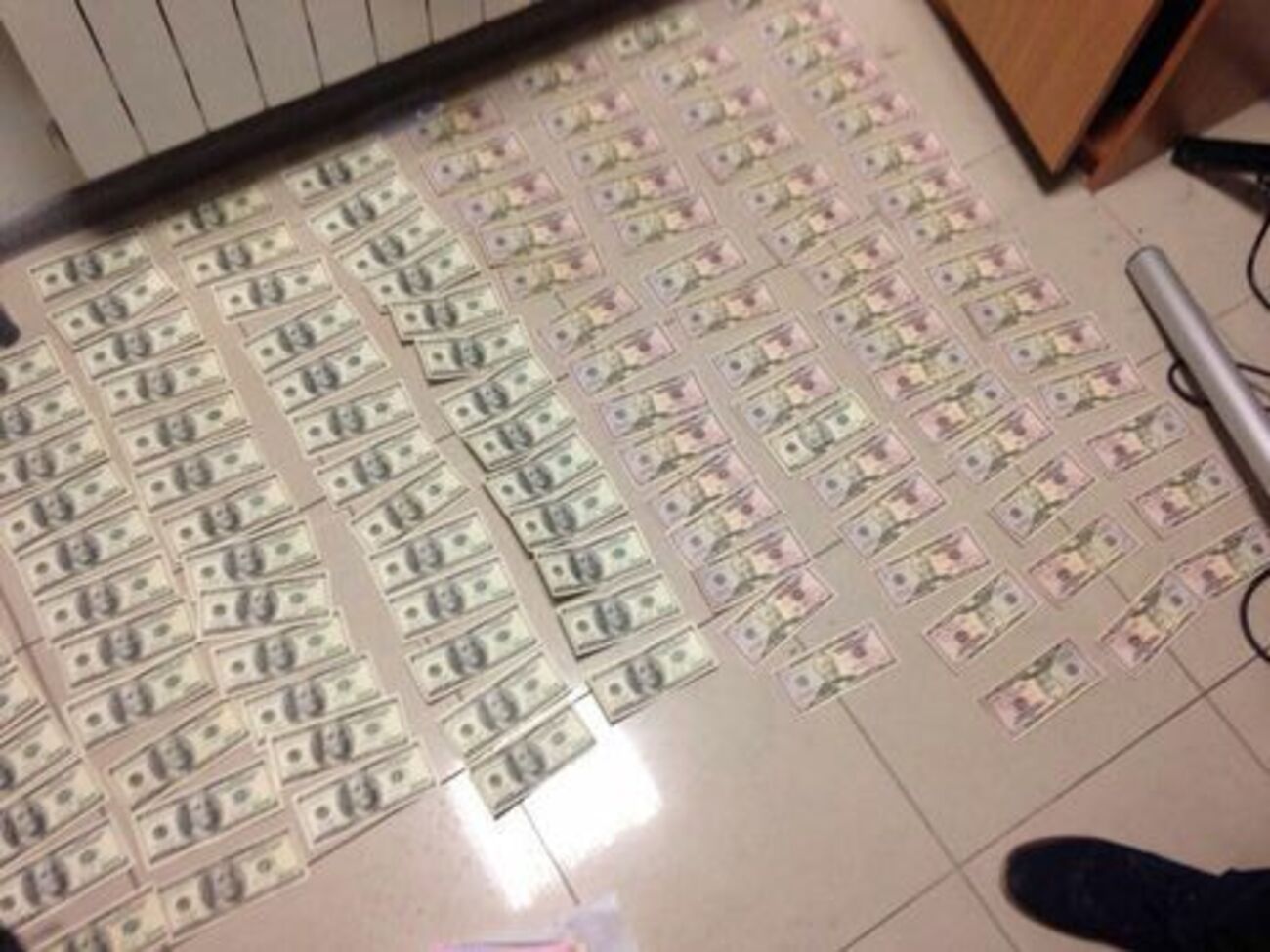 Таможенники были задержаны во время получения взятки 9 февраля