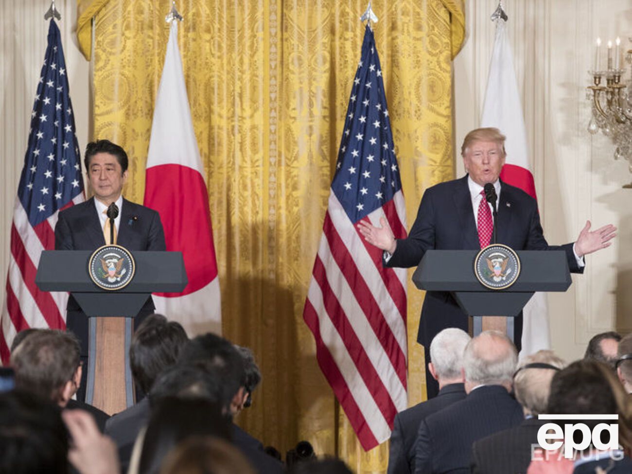 10 февраля Трамп встретился с премьер-министром Японии Синдзо Абэ