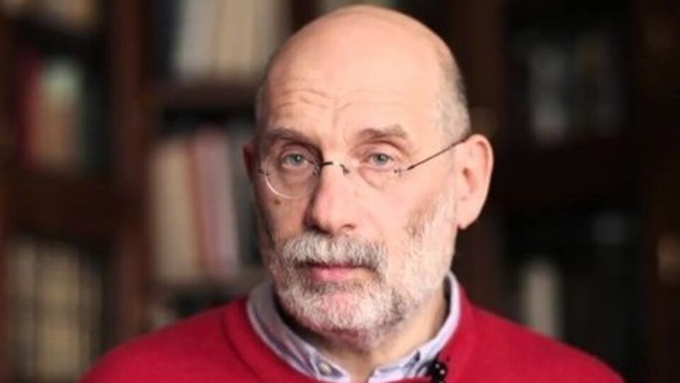 Акунин: В третьем акте пьесы "Дракон" все же живется вольготнее, чем в первом