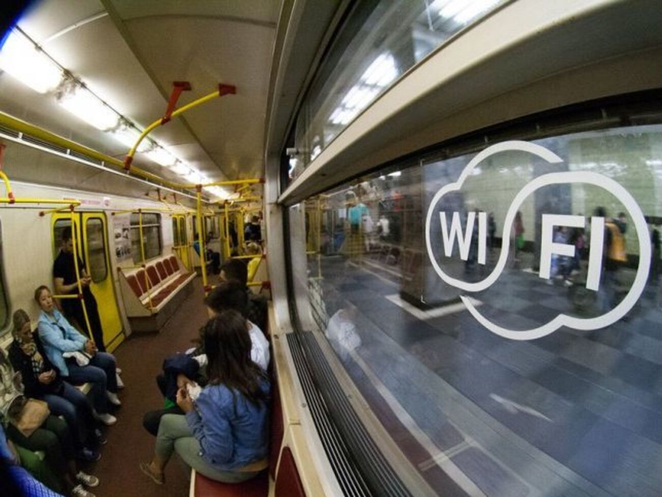 Киевские власти утверждают, что голосуют за петиции не только жители столицы