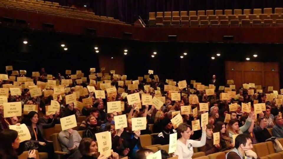 На Берлинале провели флешмоб с требованием освободить Сенцова