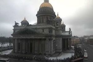 Демонстранты выстроились в кольцо вокруг собора