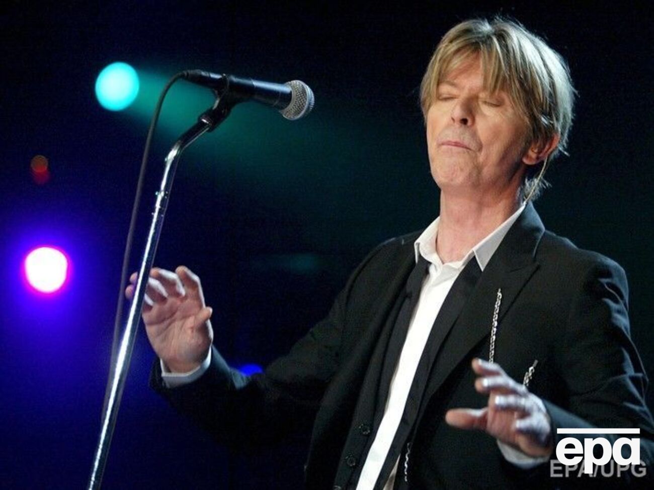 Боуи награжден Grammy посмертно