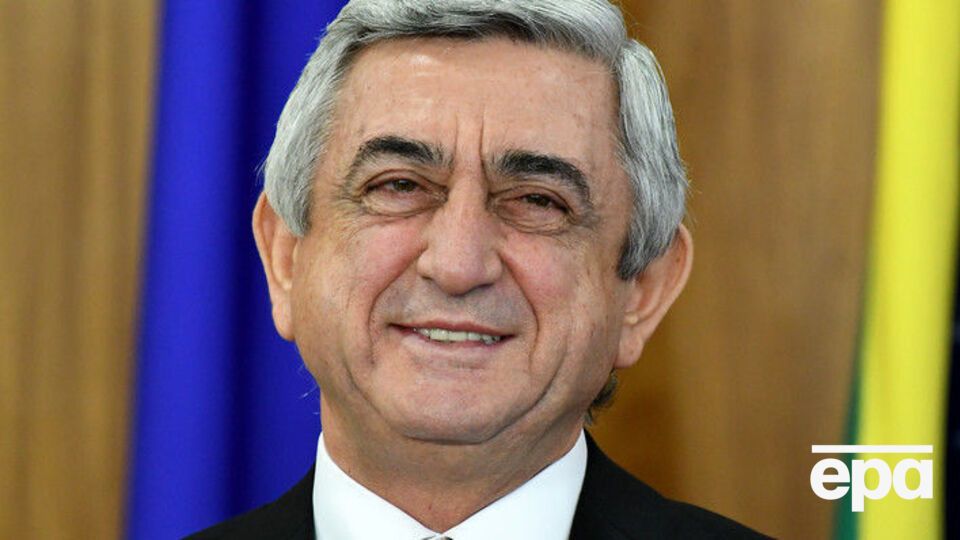 Президент Саргсян, по мнению политолога Хзмаляна, уже не устраивает Кремль