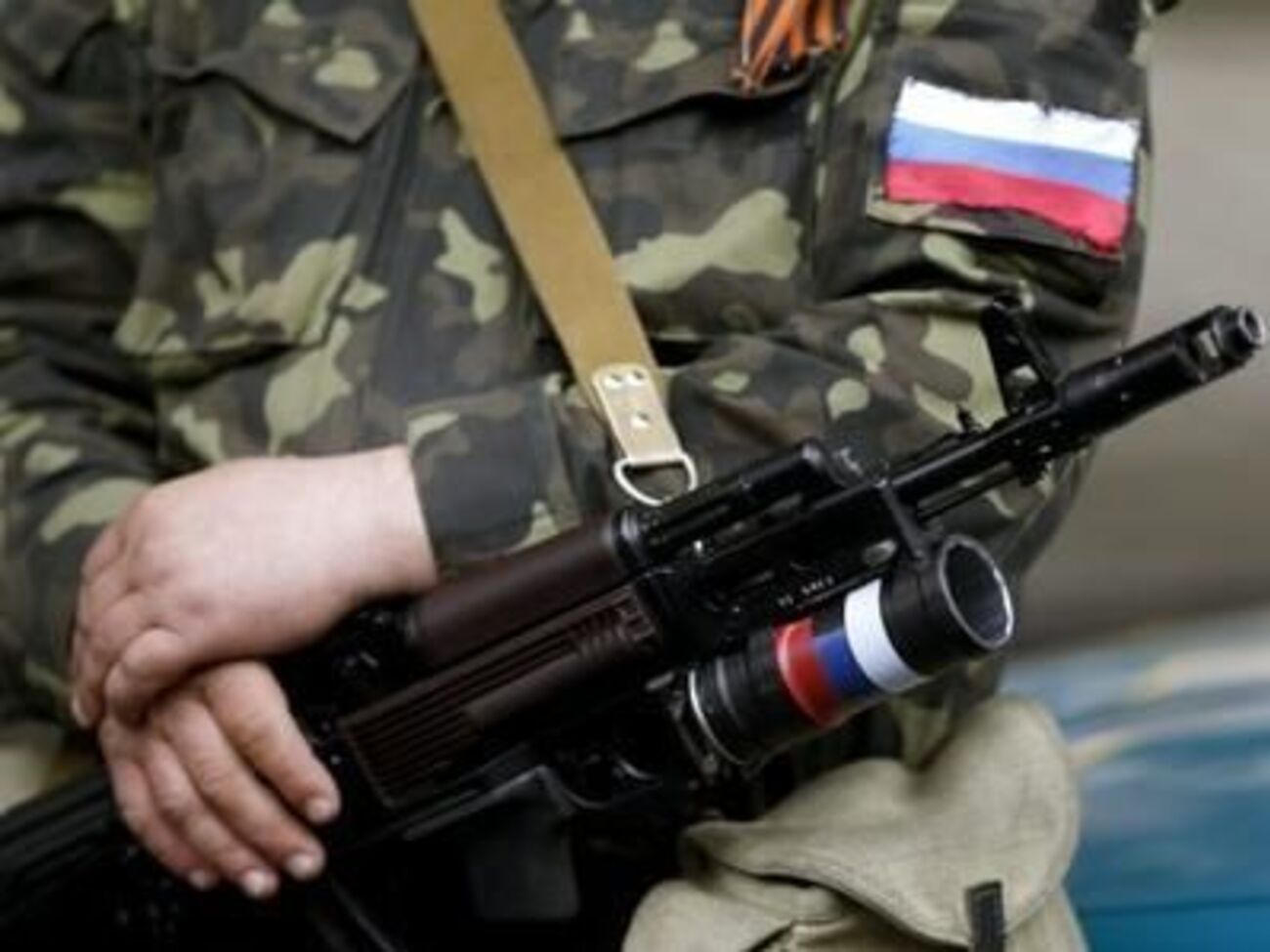 Розвідка: БМП бойовиків наїхала на авто цивільних осіб
