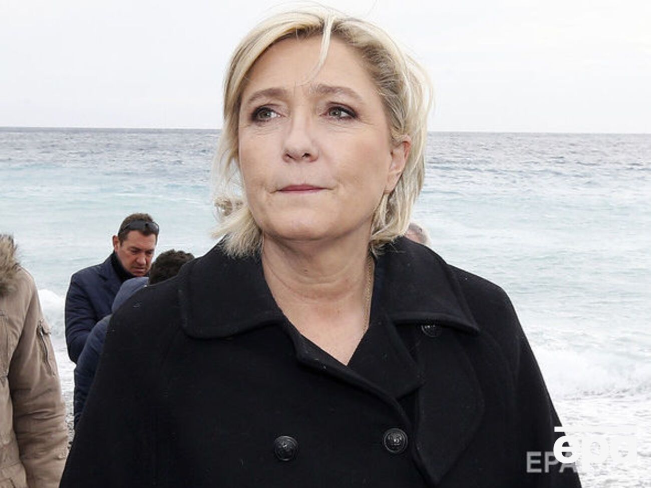 Марин Ле Пен с большой долей вероятности потерпит поражение во втором туре выборов президента Франции &ndash; опрос