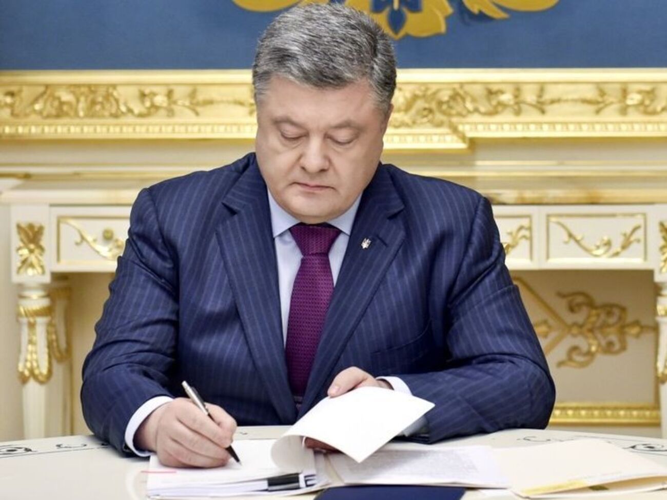 Контроль за выполнением решения СНБО президент возложил на секретаря СНБО Турчинова