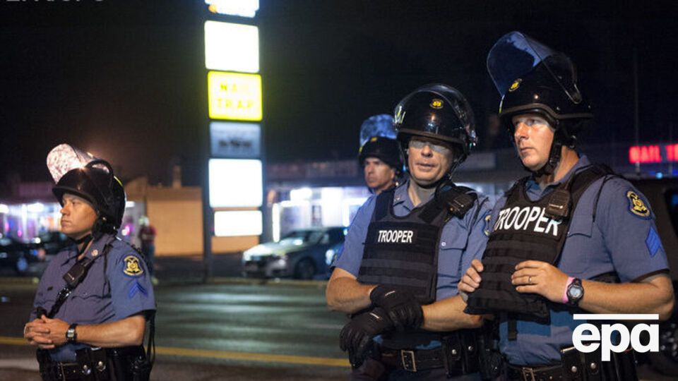 Правоохранители задержали двух человек, однако потом выяснилось, что один из задержанных не имеет отношения к стрельбе