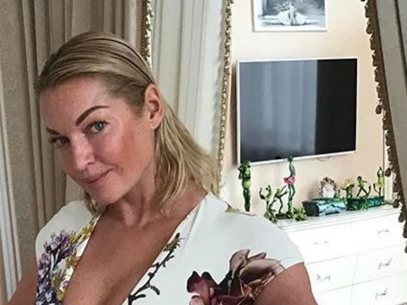 Волочкова: Випустили футболки з моїм зображенням. Як вам?