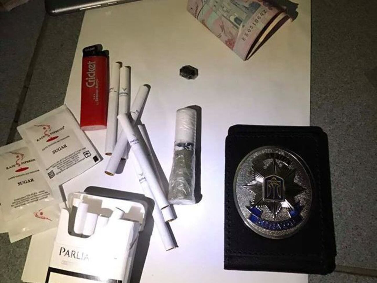 СБУ: Работники конвойной службы систематически поставляли наркотики, мобильные телефоны и деньги