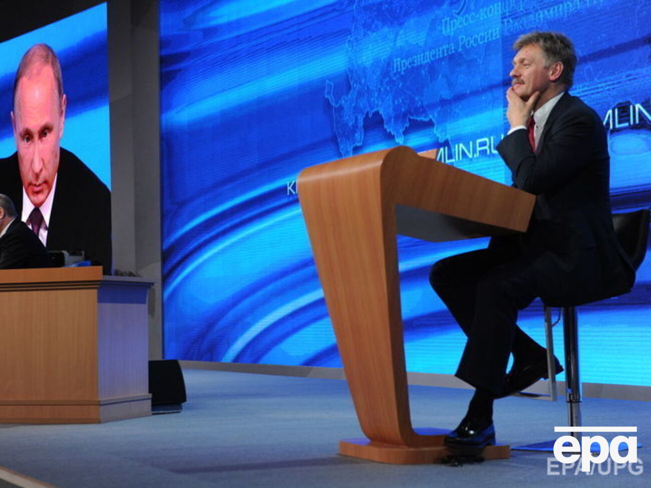 Дмитро Пєсков зазначив, що в Кремлі не хочуть коментувати ситуацію з радником Трампа з національної безпеки