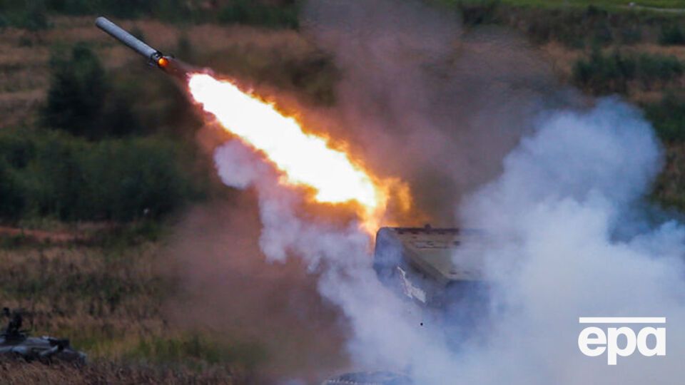 Міноборони РФ повідомляє, що у вищі ступені бойової готовності приведено мотострілкові, артилерійські, ракетні і зенітні ракетні бригади