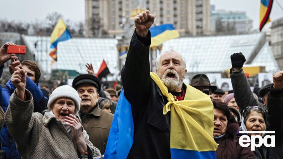 34% українців назвали Євромайдан "незаконним збройним переворотом", а 56% – "народною революцією". Обидва визначення одночасно підтримали 9% опитаних