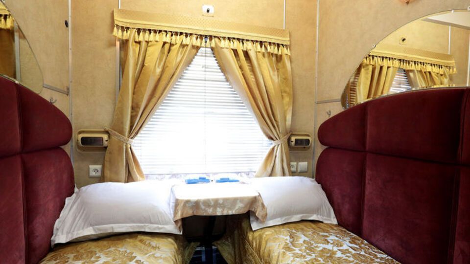 "Укрзалізниця" показала елітні вагони з дорогим інтер'єром і шкіряними меблями. Фоторепортаж